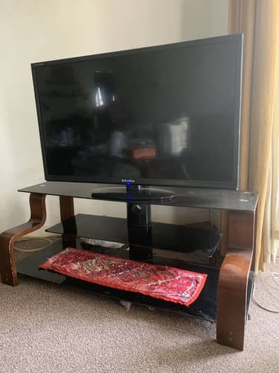 41” Ecostar TV with trolly/ rack