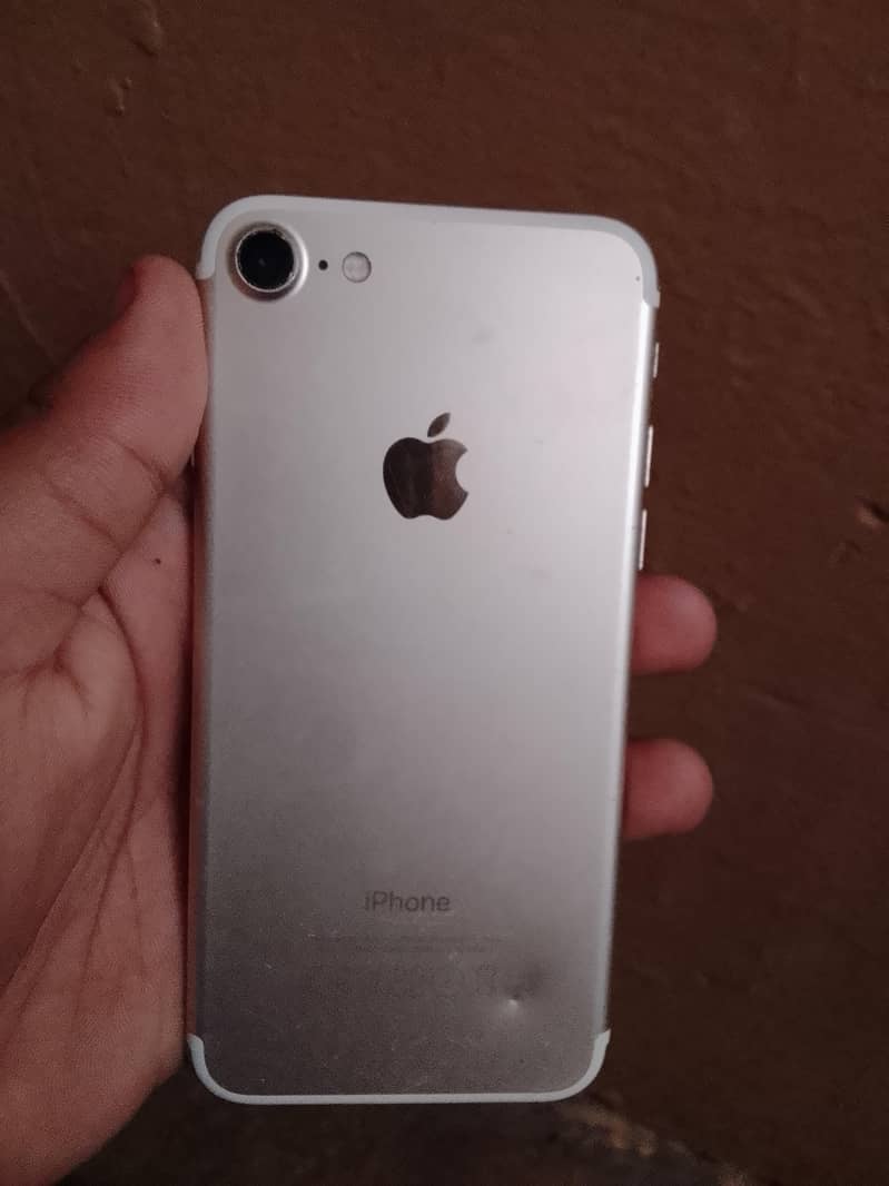 Apple iPhone 7 0