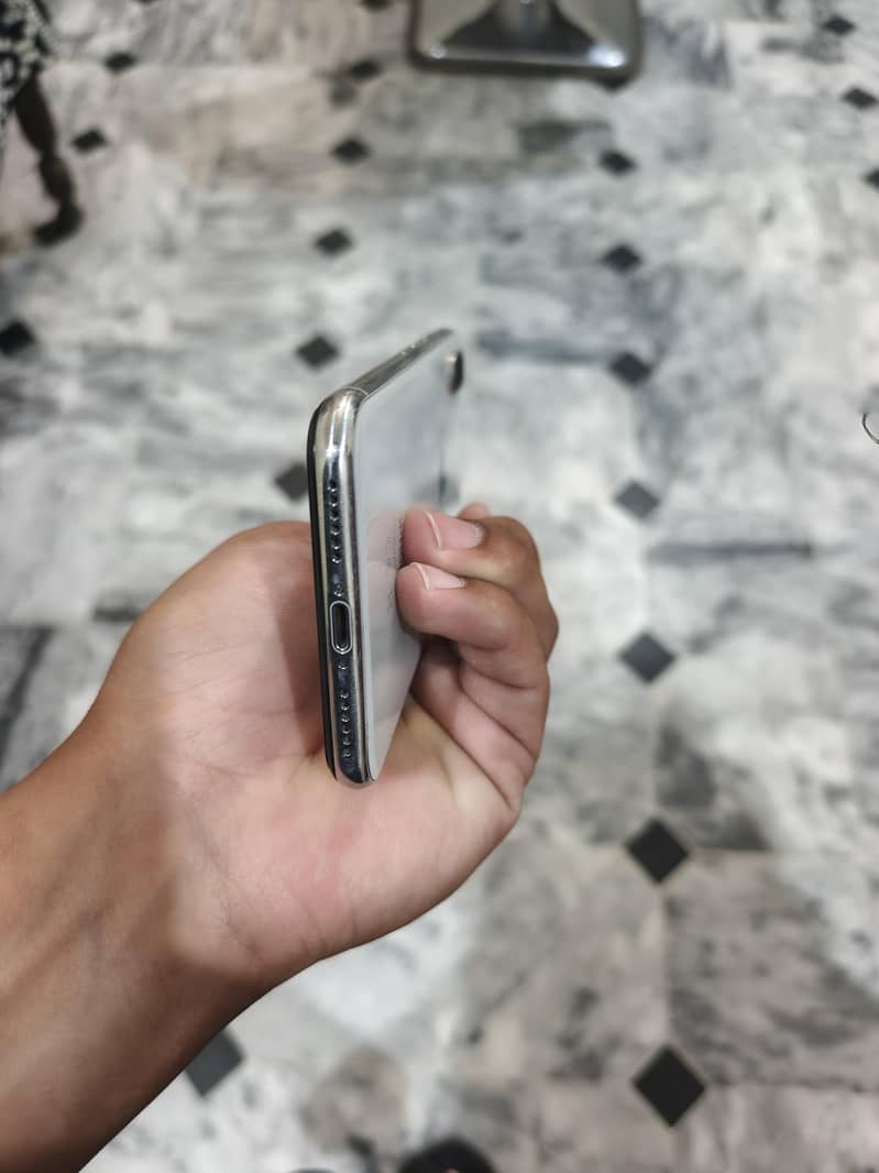 Apple iPhone X 3