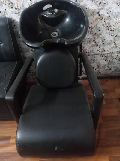 salon Washing unit for sale in good working condition no work needed