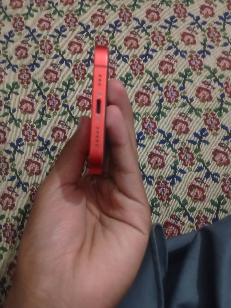 Apple iPhone 12 4