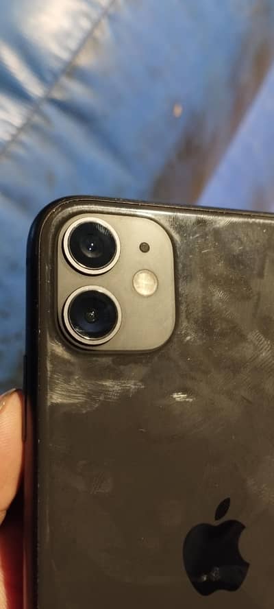 iPhone 11 128gb water pack with charger