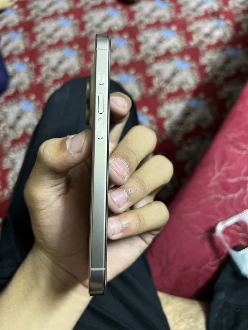 Apple iPhone 16 Pro 2