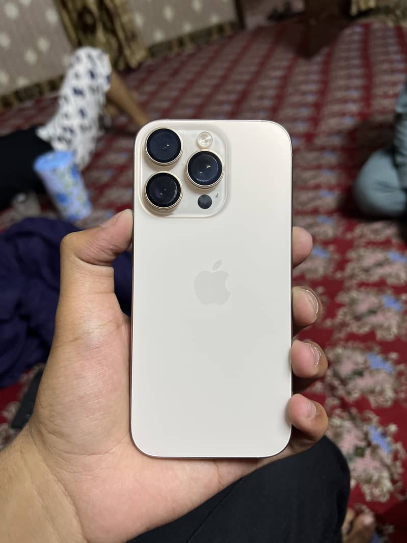 Apple iPhone 16 Pro 3