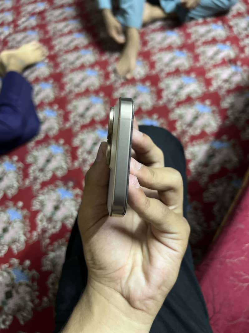 Apple iPhone 16 Pro 5