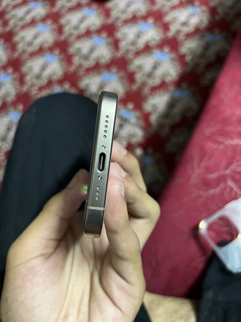 Apple iPhone 16 Pro 6