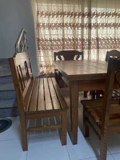 Strong 8-seater dining table made of high-quality sheesham wood.