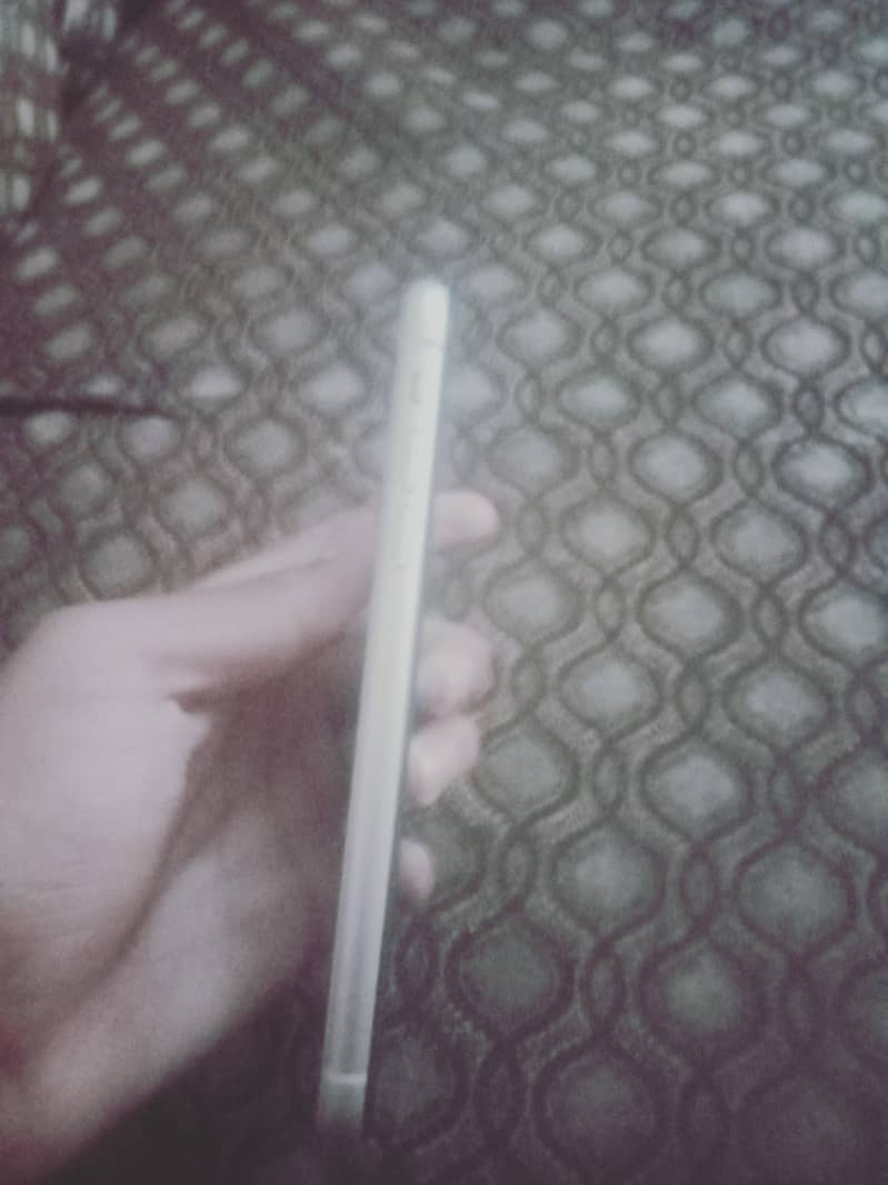 Apple iPhone 11 0