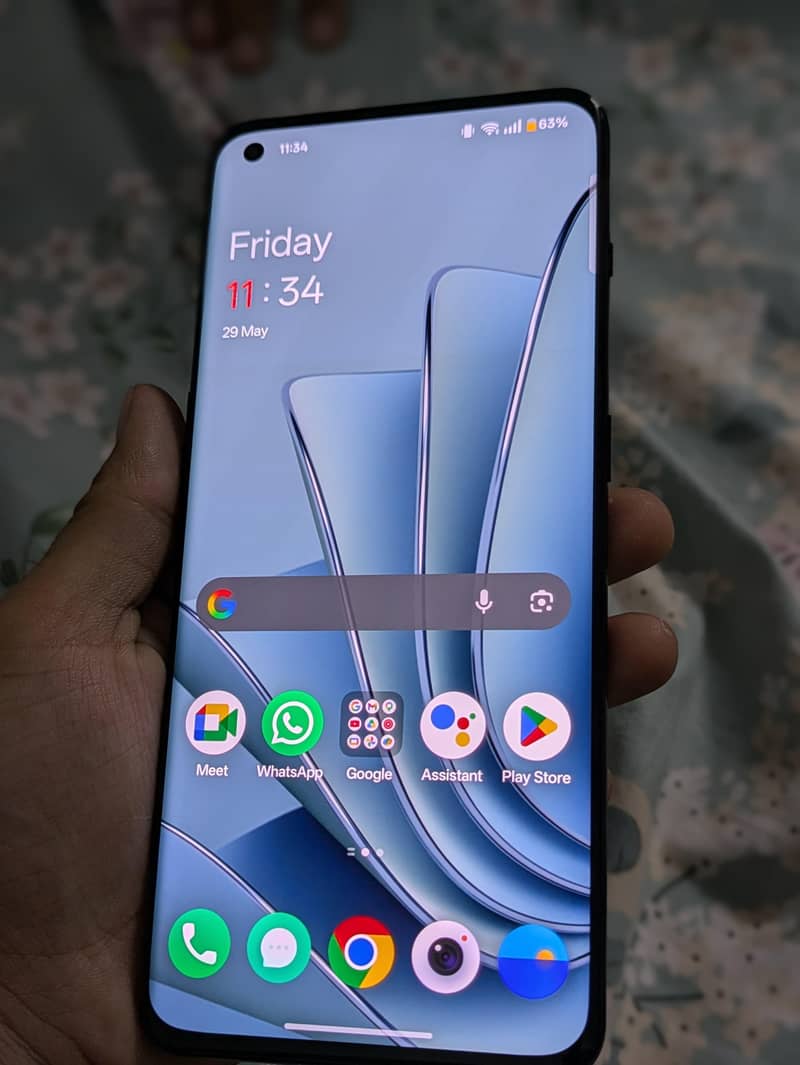 One Plus 10 Pro 4