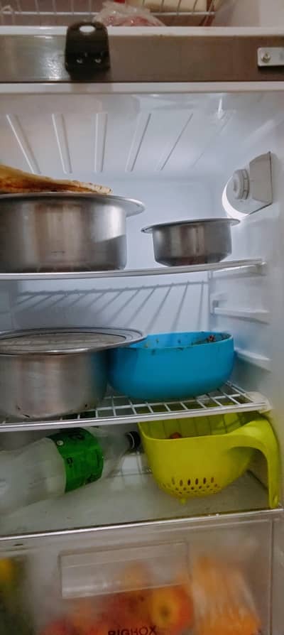 Haier 9 cubic feet Refrigerator