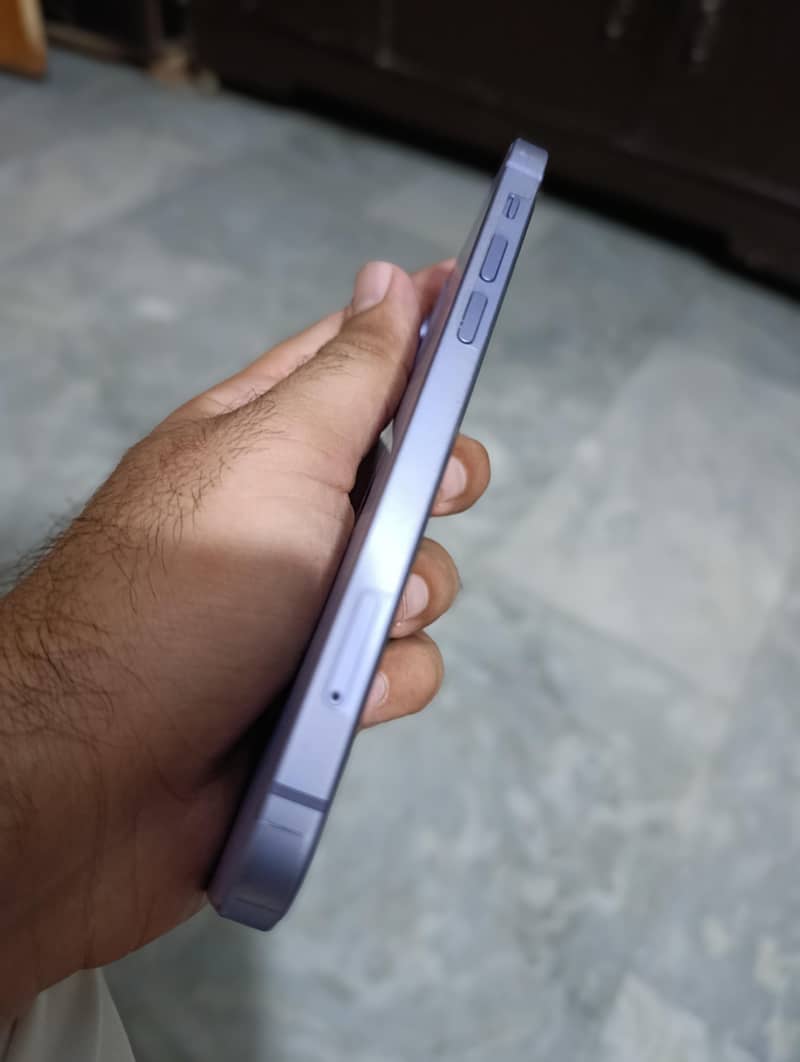 Apple iPhone 12 4