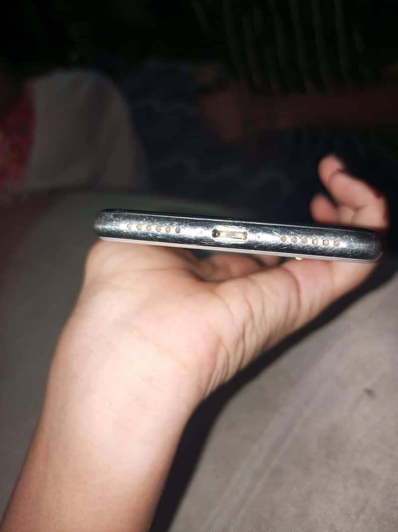 Apple iPhone X 3
