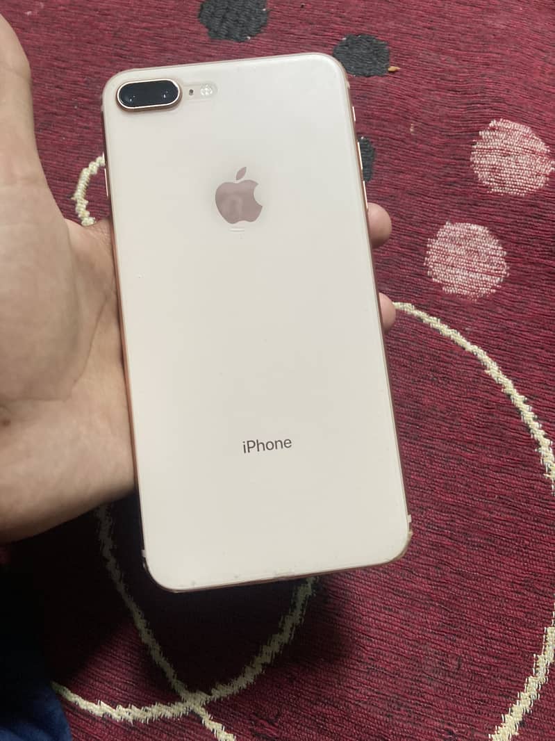Apple iPhone 8 Plus 3