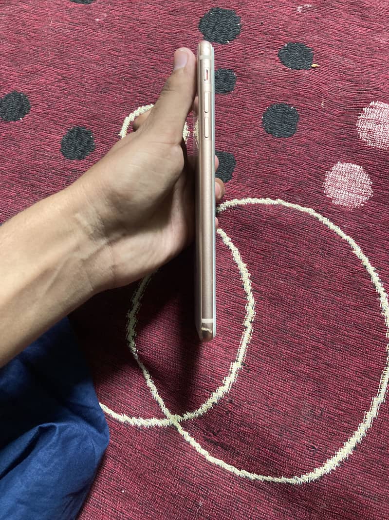 Apple iPhone 8 Plus 4