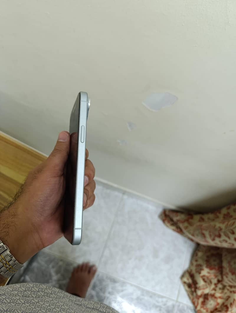 Apple iPhone 15 plus 0