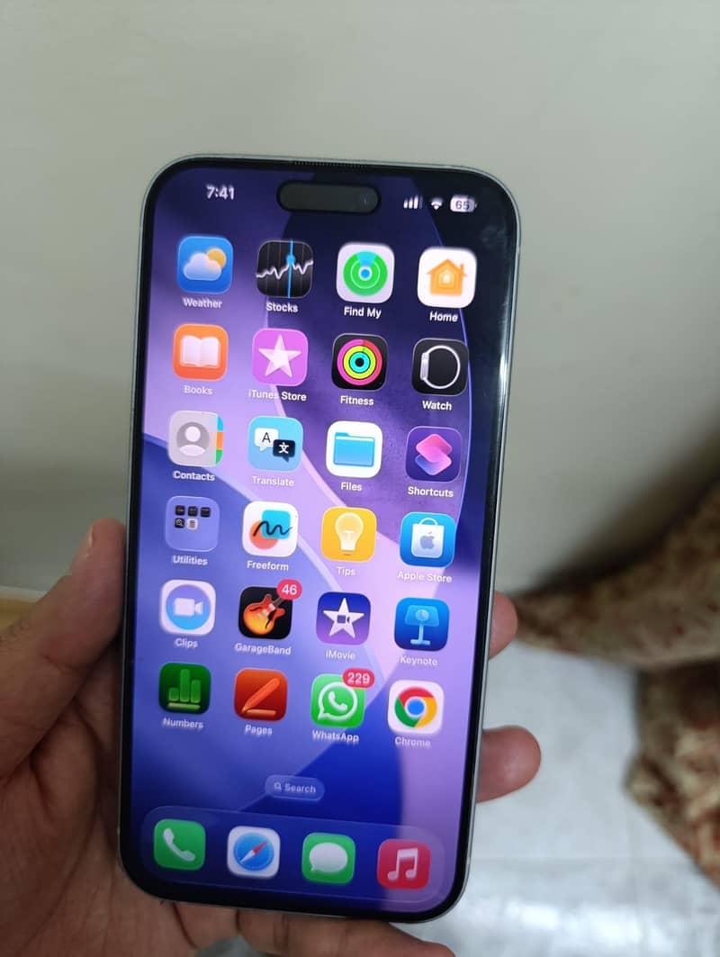 Apple iPhone 15 plus 2