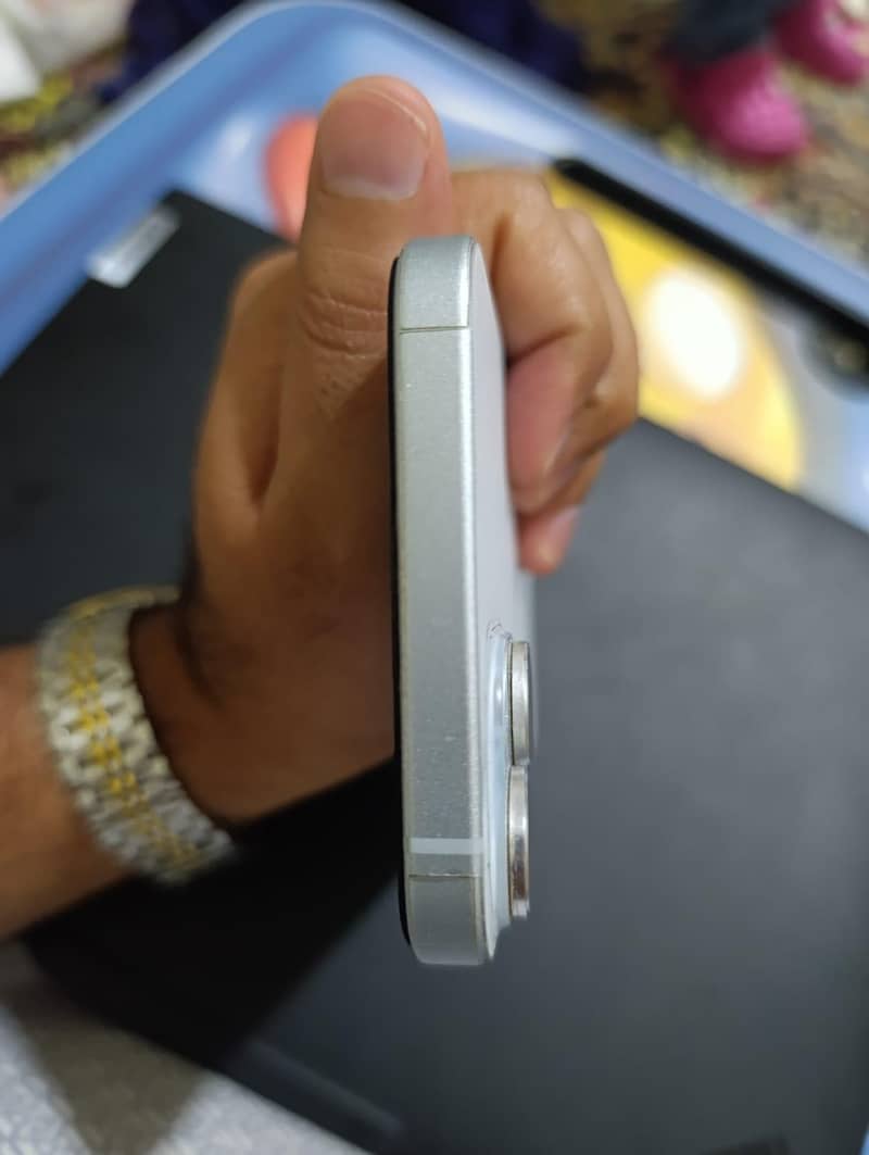 Apple iPhone 15 plus 3