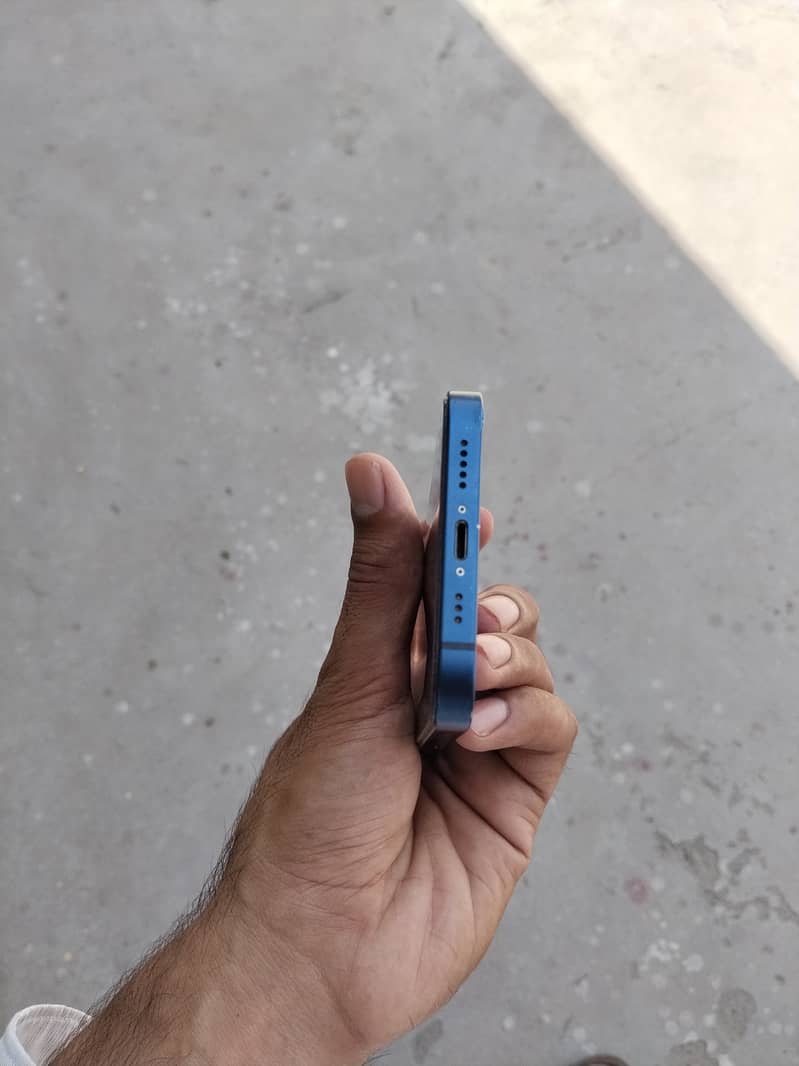 Apple iPhone 12 3