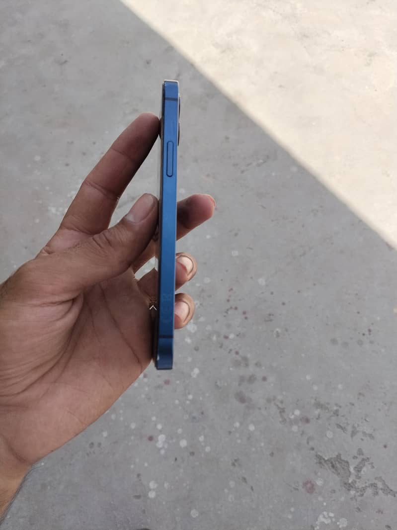 Apple iPhone 12 6
