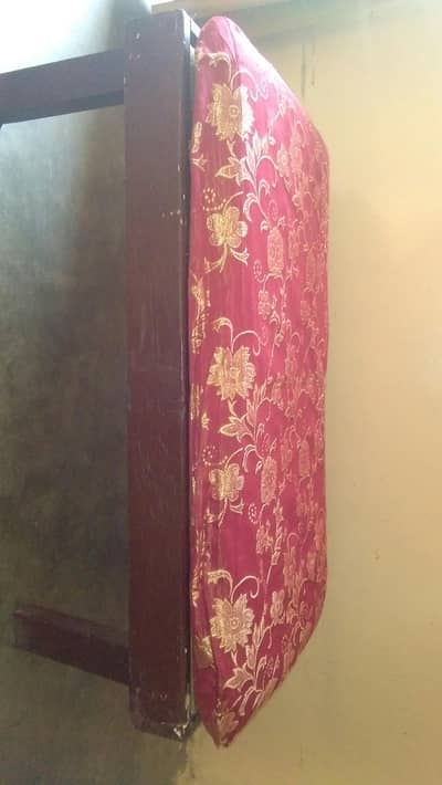 URGENT SALE! Wooden Sitting Bench – Sturdy & Clean