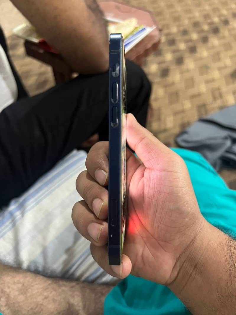 Apple iPhone 12 1