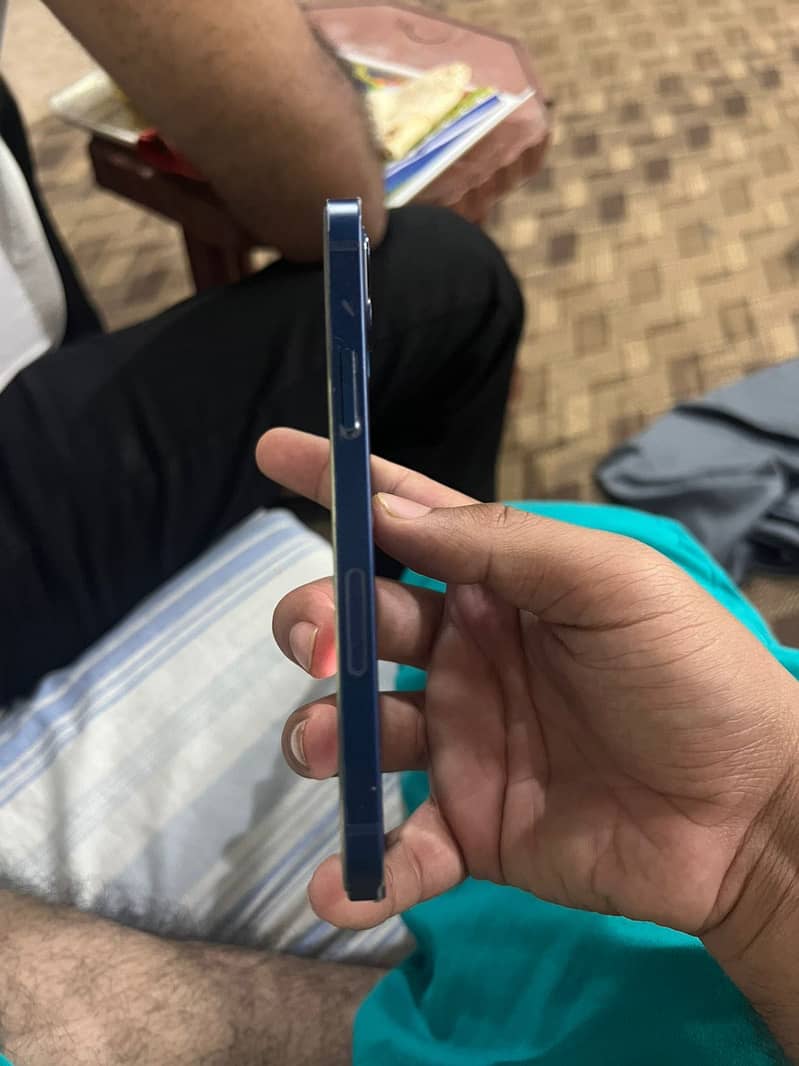 Apple iPhone 12 2