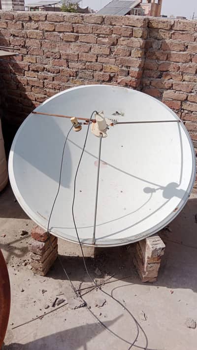 3 Dish Antenas (5,4,4 feet) & 4 LNBs for sale in Larkana Sindh