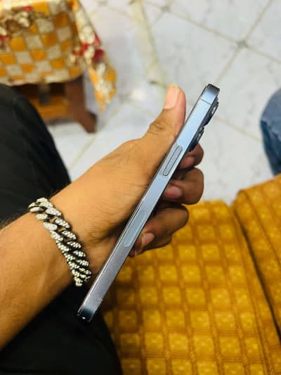 I phone 13 pro  Battery 84 USA variant  256 gb with box karo lagla in