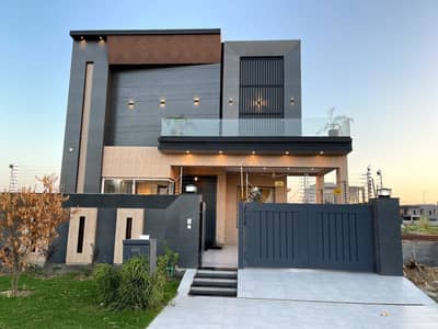 10-Marla Ultra Modern Bungalow For Sale At Top Location Near Park Commercial
