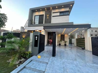 We Are Offering You Stunning Location House. Available And The Glorious Place Near DHA PASHE 5 LAHORE