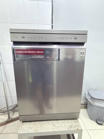 LG Smart Dishwasher DFB512FP Platinum Silver - Excellent Condition