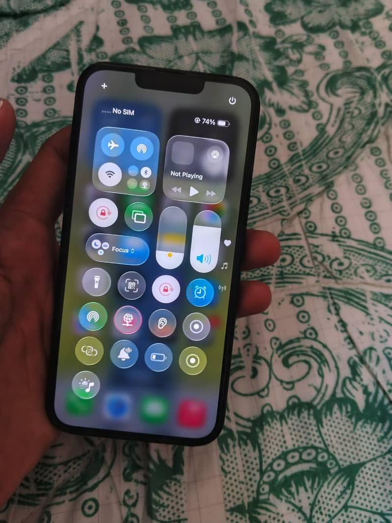 Apple iPhone 13 4