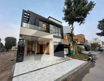 8 Marla Modern House For Sale In Usman Block