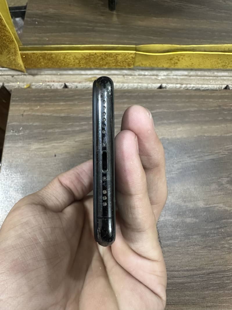 Apple iPhone 11 Pro 2