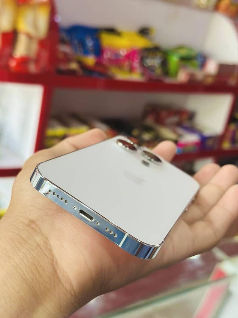 Apple iPhone 14 Pro 1