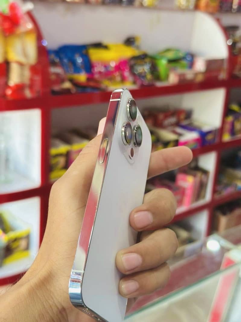 Apple iPhone 14 Pro 3