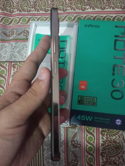 Infinix Note 30 8+8 256 box charger argant sell 03408698704
