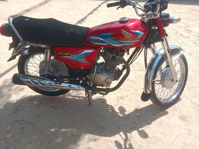 I'm selling my Honda 125 laush condition total genuine