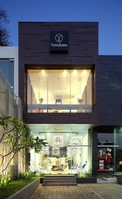 Chance Deal : 1600 Sqft State Of The Art, Ultra Modern Main Road Showroom / Display Center For Brands/ Outlet, Airline, CourierIn Prime Location Of Shahrah e Faisal At Low Rent