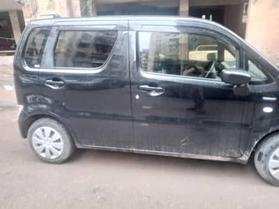 I want a Driver  12 hour shift ( must live in Johar)