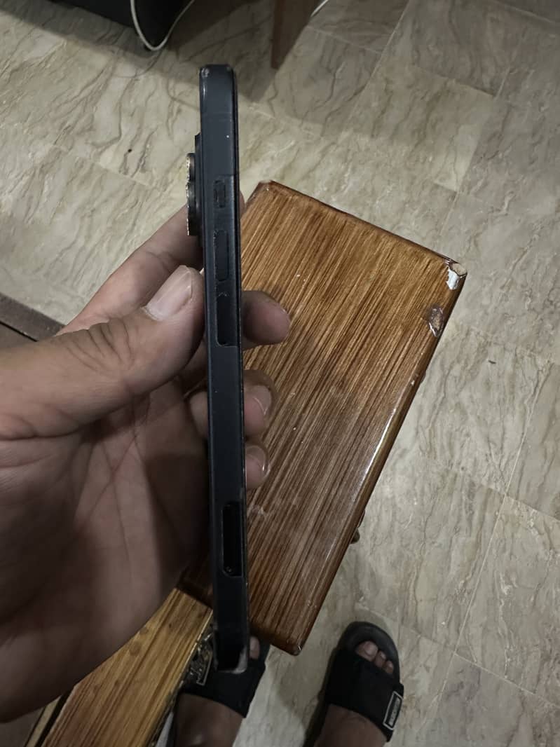 Apple iPhone 15 4