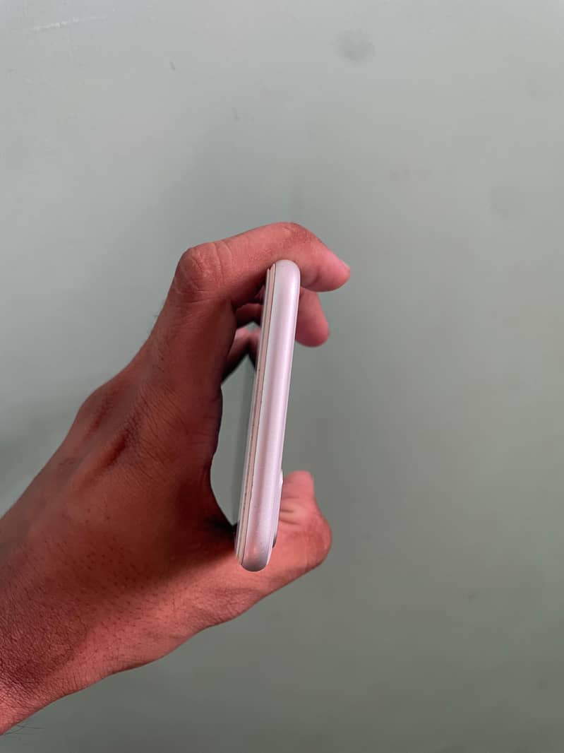 Apple iPhone 8 Plus 3