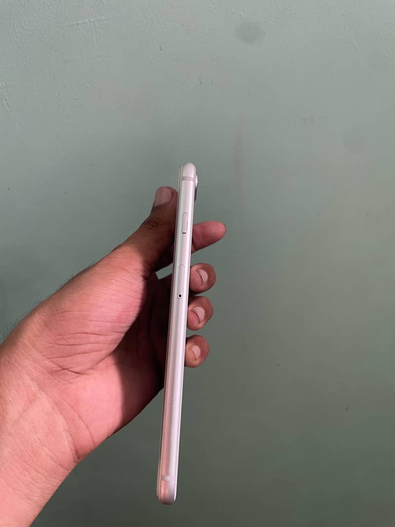Apple iPhone 8 Plus 4