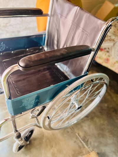 foldable wheelchair in excellent condition ya lightweight