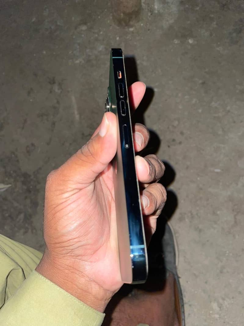 Apple iPhone 13 Pro Max 4