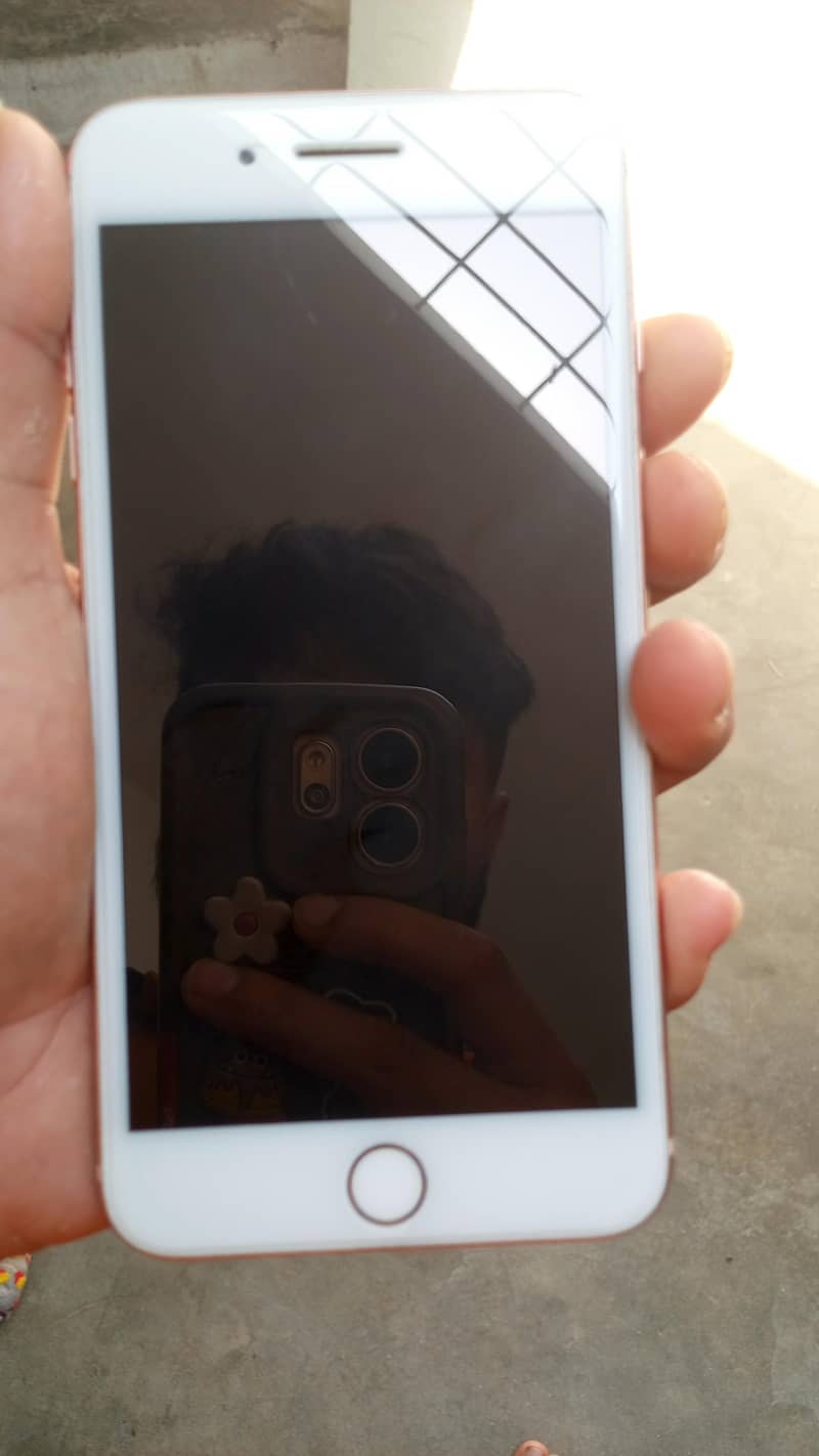 Apple iPhone 8 Plus 4