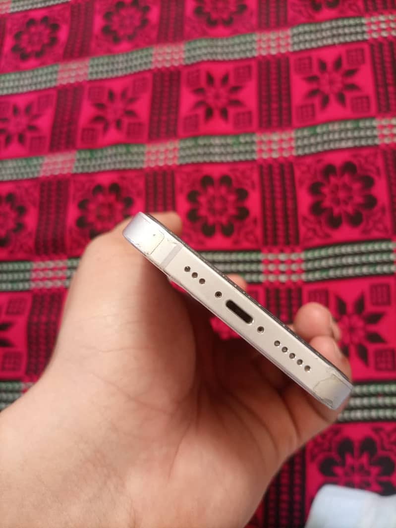 Apple iPhone 14 3