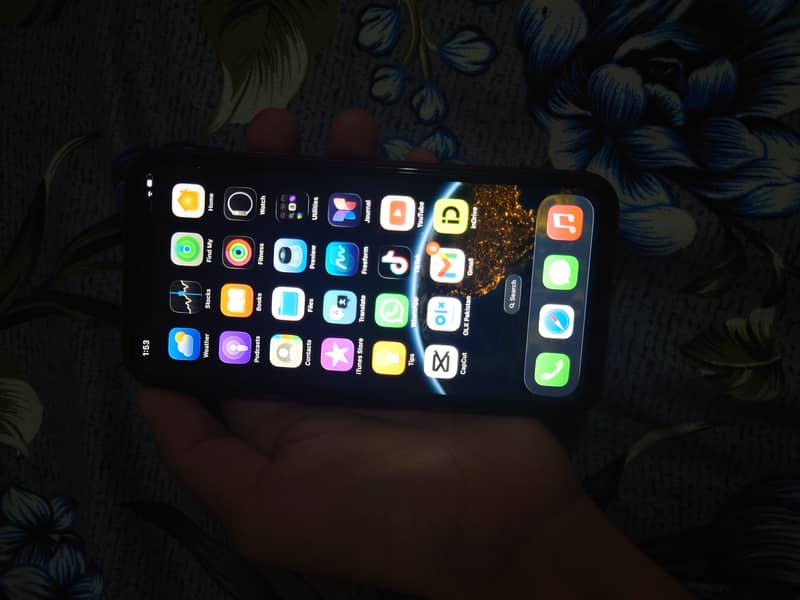 Apple iPhone 11 4