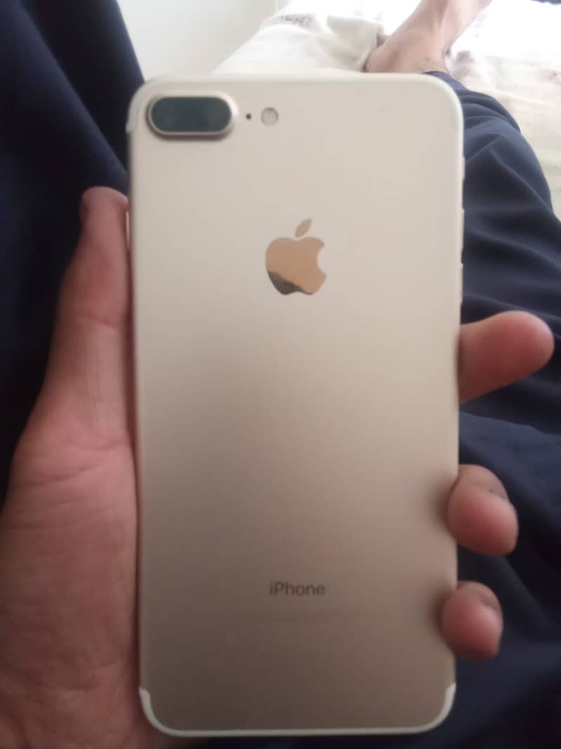 Apple iPhone 7 Plus 3