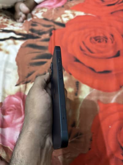 iPhone 13 jv with box & cabel 128 gb 99 battery health 4 month sim tim
